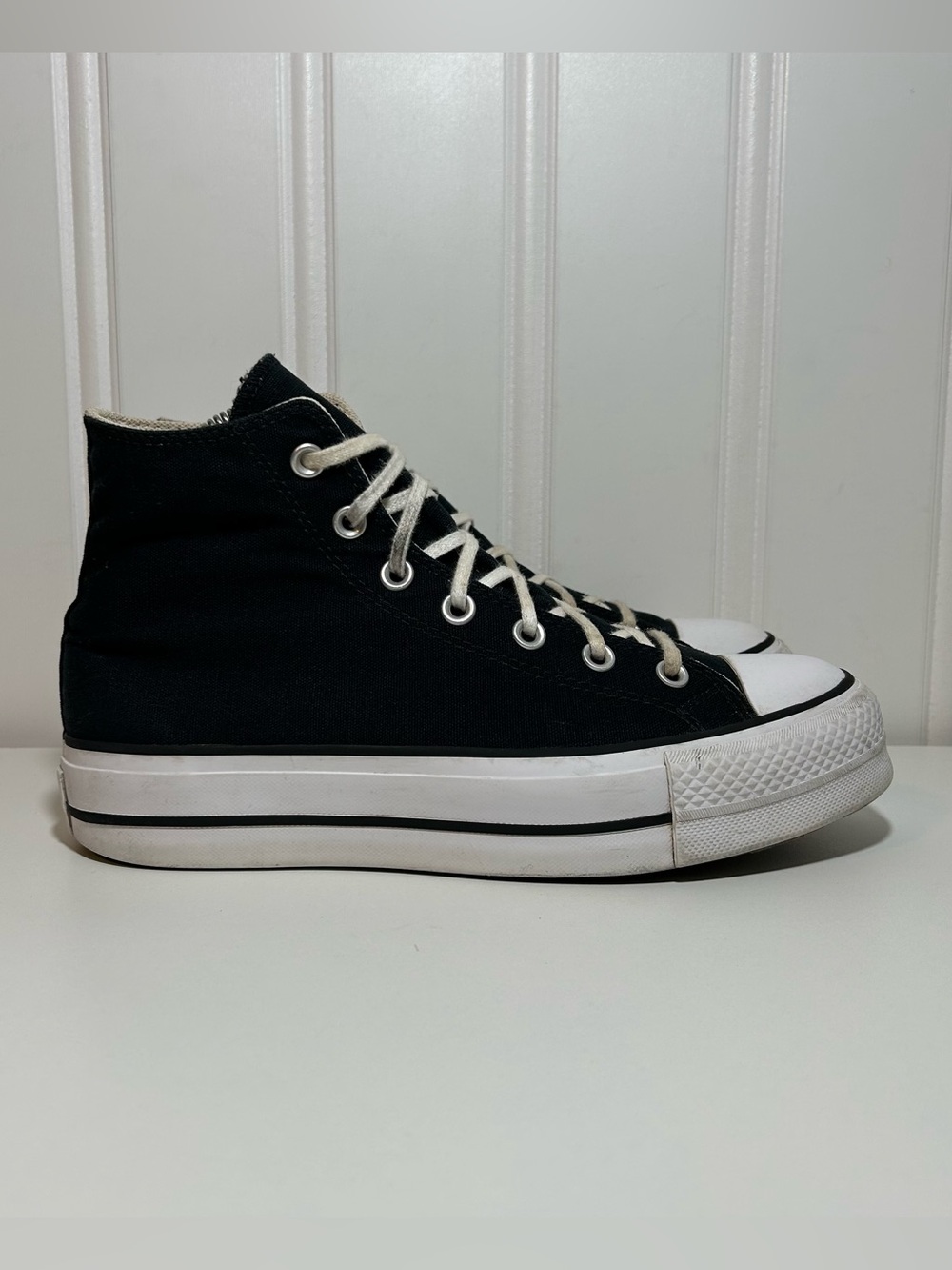 Converse ctas hi lift platform Black High-Top Canvas Sneakers with White Accents